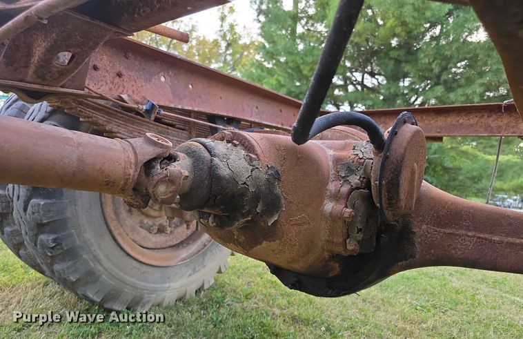 image for item DZ6393 1952 GMC 350  truck cab and chassis