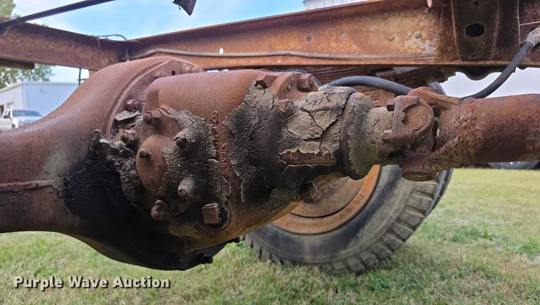 image for item DZ6393 1952 GMC 350  truck cab and chassis