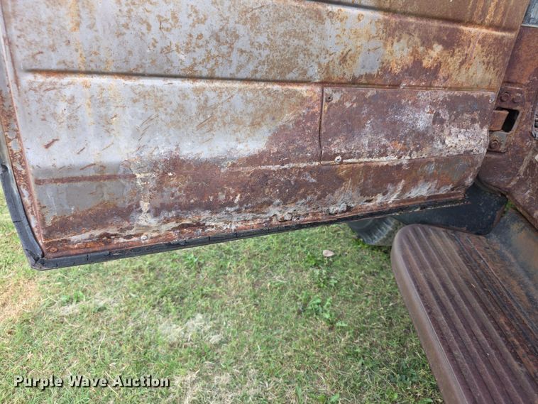 image for item DZ6393 1952 GMC 350  truck cab and chassis