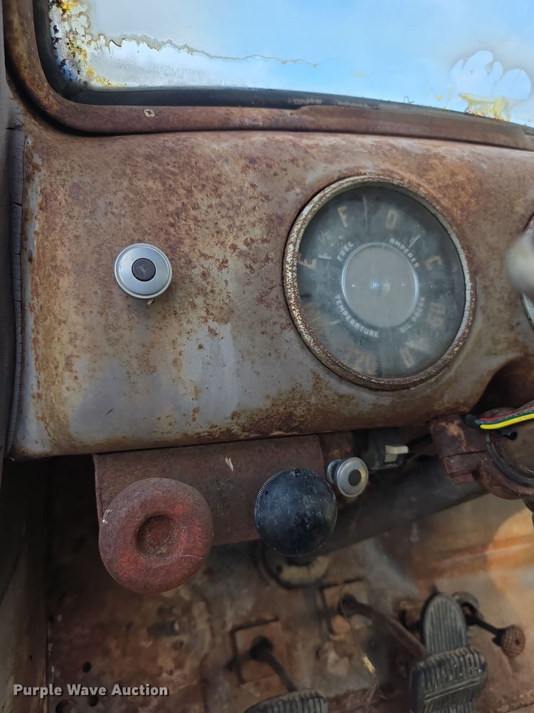 image for item DZ6393 1952 GMC 350  truck cab and chassis