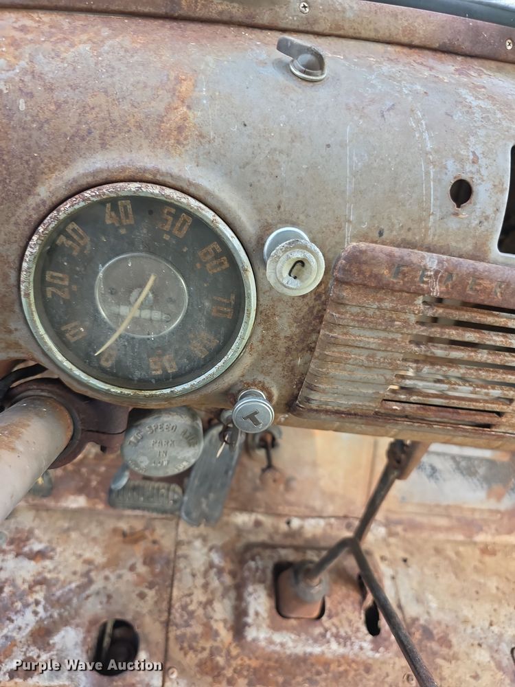 image for item DZ6393 1952 GMC 350  truck cab and chassis