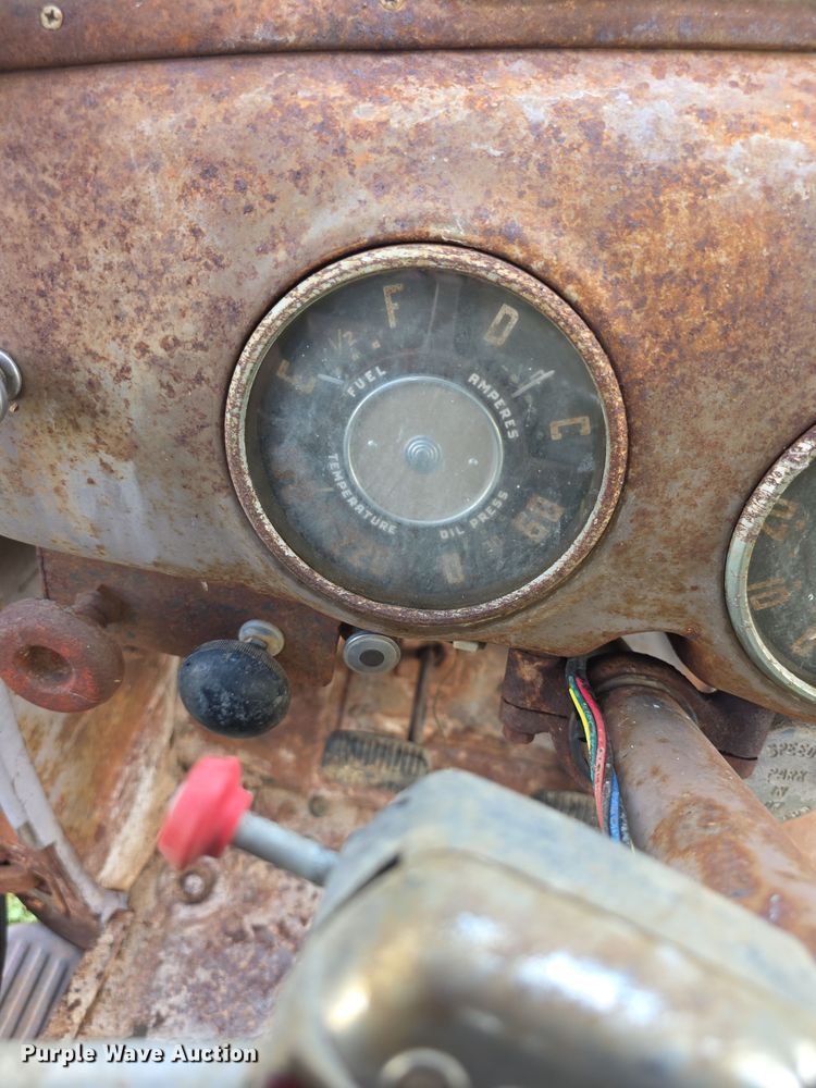 image for item DZ6393 1952 GMC 350  truck cab and chassis