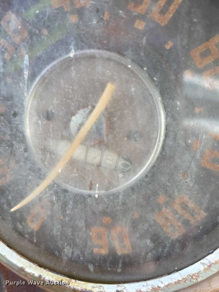 image for item DZ6393 1952 GMC 350  truck cab and chassis