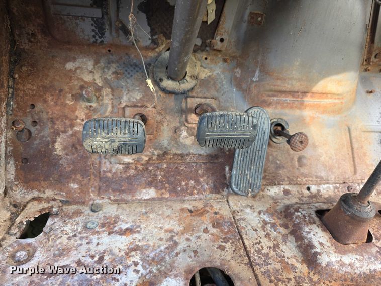 image for item DZ6393 1952 GMC 350  truck cab and chassis