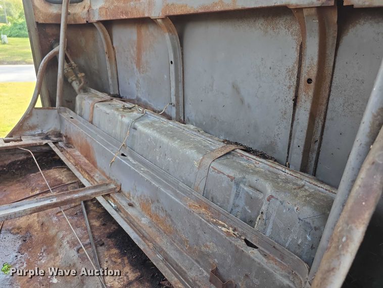 image for item DZ6393 1952 GMC 350  truck cab and chassis