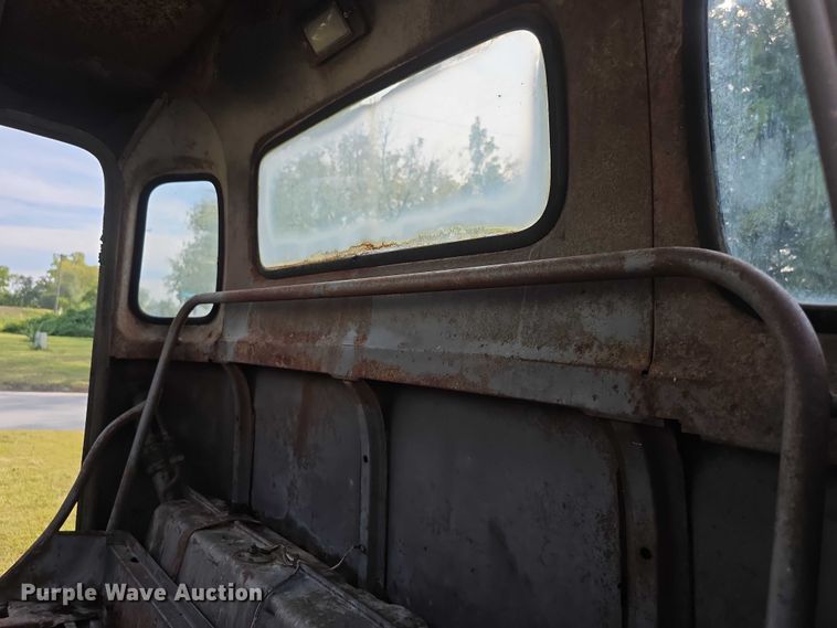 image for item DZ6393 1952 GMC 350  truck cab and chassis