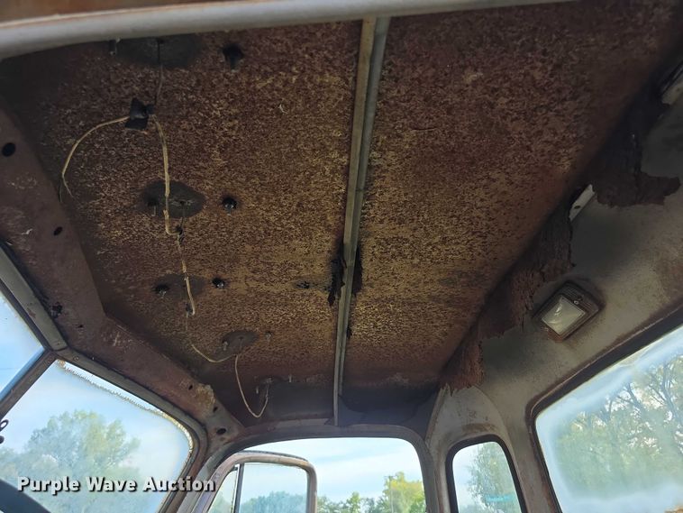 image for item DZ6393 1952 GMC 350  truck cab and chassis