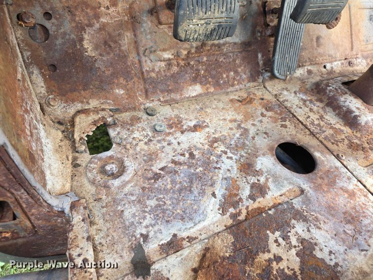 image for item DZ6393 1952 GMC 350  truck cab and chassis