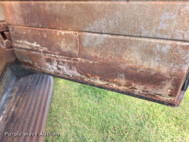 image for item DZ6393 1952 GMC 350  truck cab and chassis