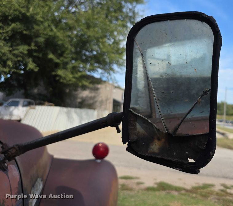 image for item DZ6393 1952 GMC 350  truck cab and chassis