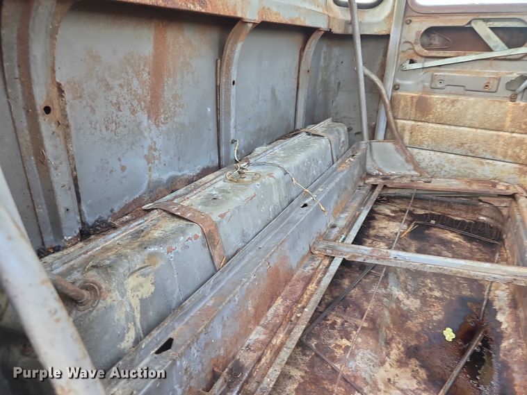 image for item DZ6393 1952 GMC 350  truck cab and chassis