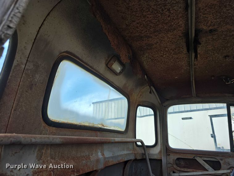 image for item DZ6393 1952 GMC 350  truck cab and chassis