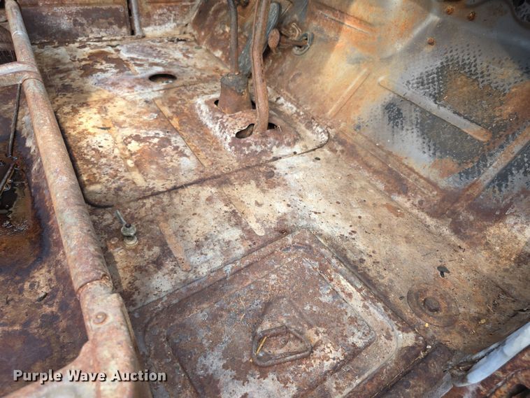 image for item DZ6393 1952 GMC 350  truck cab and chassis