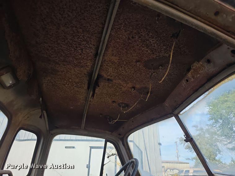 image for item DZ6393 1952 GMC 350  truck cab and chassis