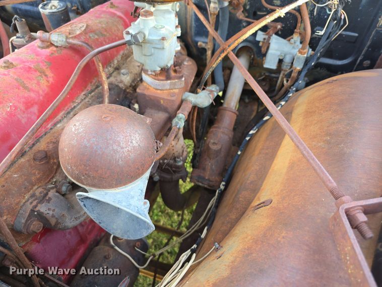 image for item DZ6393 1952 GMC 350  truck cab and chassis