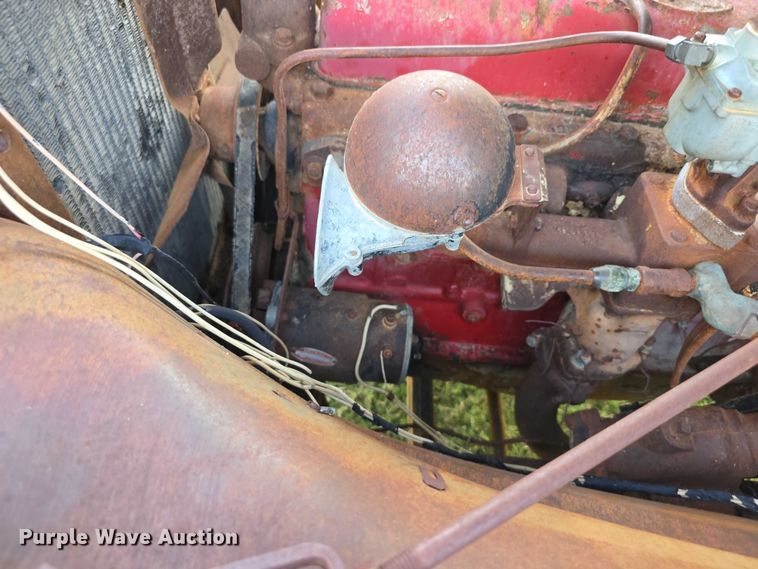 image for item DZ6393 1952 GMC 350  truck cab and chassis