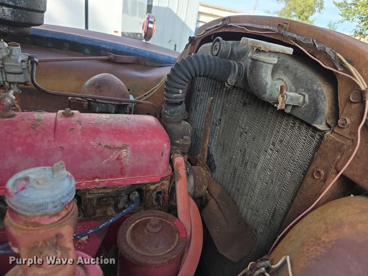 image for item DZ6393 1952 GMC 350  truck cab and chassis