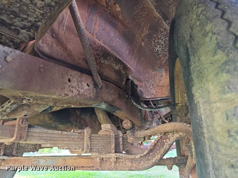 image for item DZ6393 1952 GMC 350  truck cab and chassis