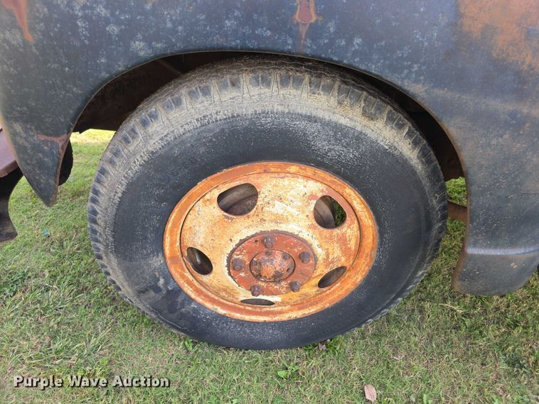 image for item DZ6393 1952 GMC 350  truck cab and chassis