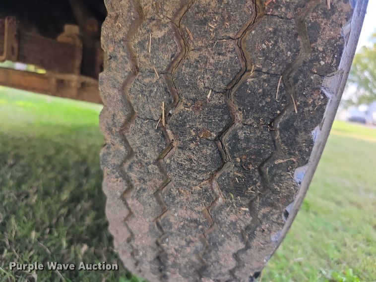 image for item DZ6393 1952 GMC 350  truck cab and chassis