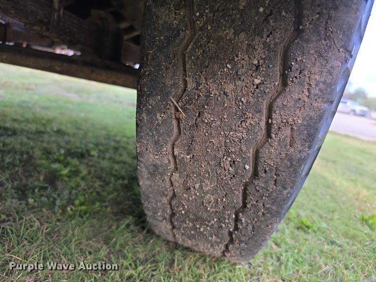 image for item DZ6393 1952 GMC 350  truck cab and chassis