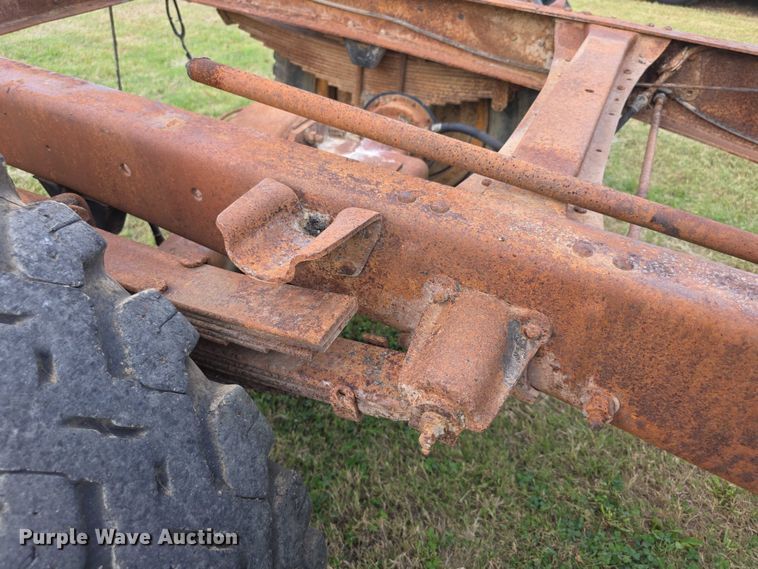 image for item DZ6393 1952 GMC 350  truck cab and chassis