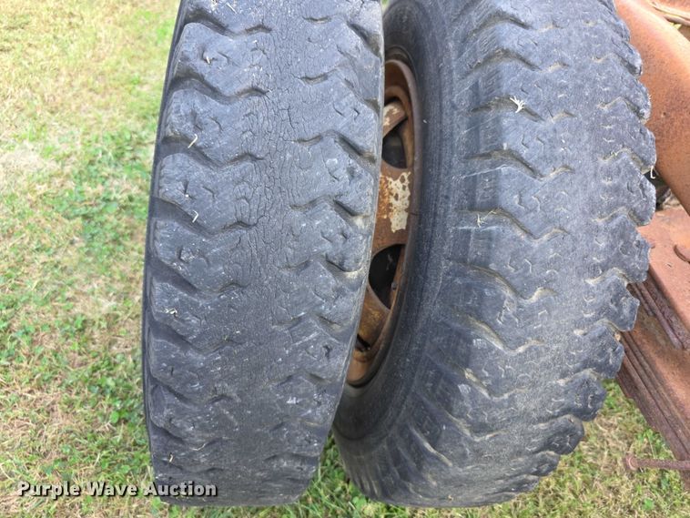 image for item DZ6393 1952 GMC 350  truck cab and chassis