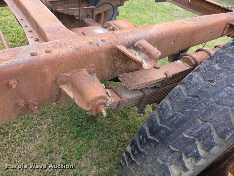 image for item DZ6393 1952 GMC 350  truck cab and chassis