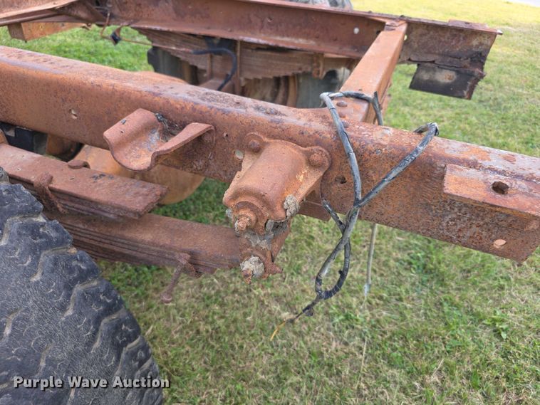 image for item DZ6393 1952 GMC 350  truck cab and chassis