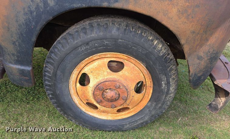 image for item DZ6393 1952 GMC 350  truck cab and chassis