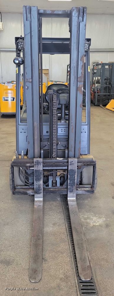 MONTACARGAS ELéCTRICO CATERPILLAR EP4000