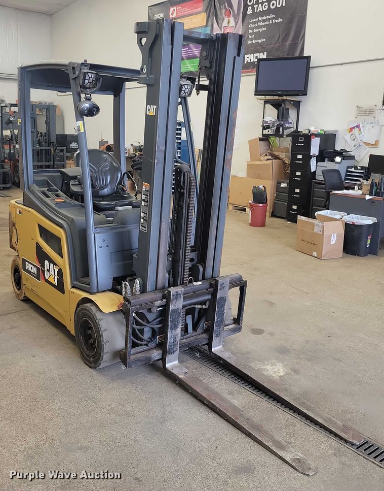 MONTACARGAS ELéCTRICO CATERPILLAR EP4000