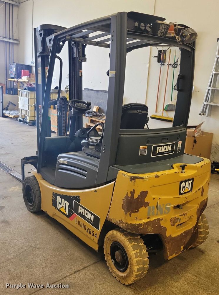 image for item DZ6588 Caterpillar EP4000 forklift
