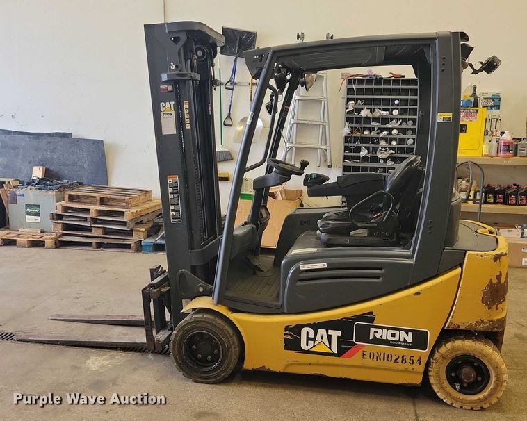image for item DZ6588 Caterpillar EP4000 forklift