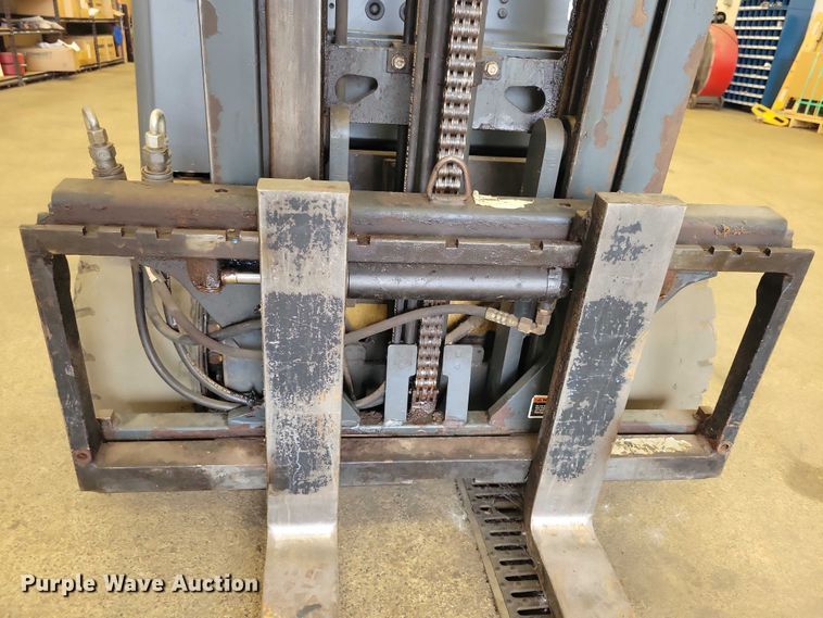 image for item DZ6588 Caterpillar EP4000 forklift