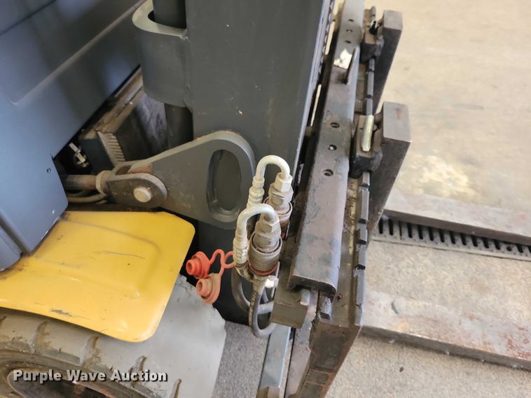 image for item DZ6588 Caterpillar EP4000 forklift