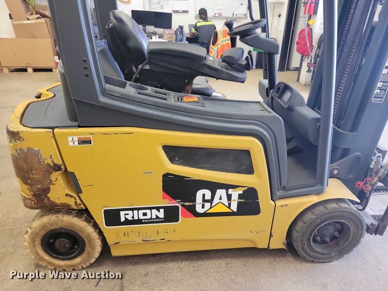 image for item DZ6588 Caterpillar EP4000 forklift
