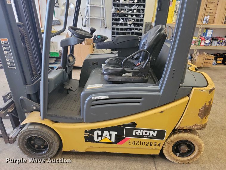 image for item DZ6588 Caterpillar EP4000 forklift