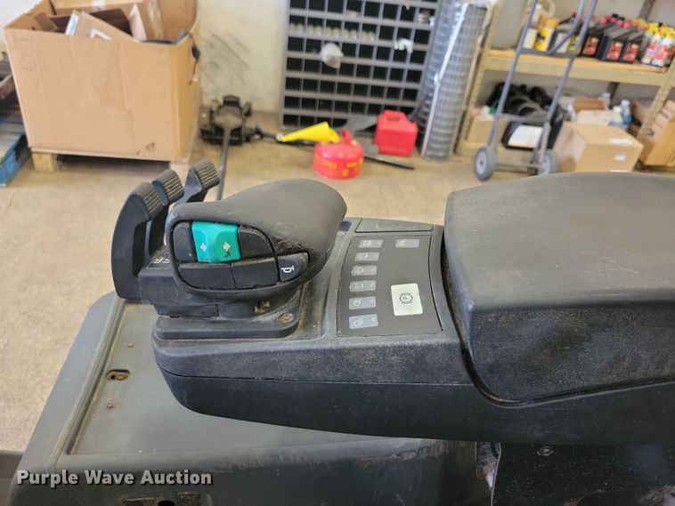 image for item DZ6588 Caterpillar EP4000 forklift