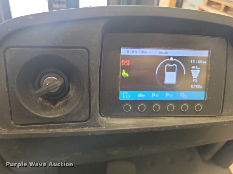 image for item DZ6588 Caterpillar EP4000 forklift