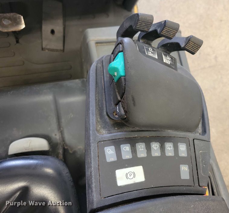 image for item DZ6588 Caterpillar EP4000 forklift