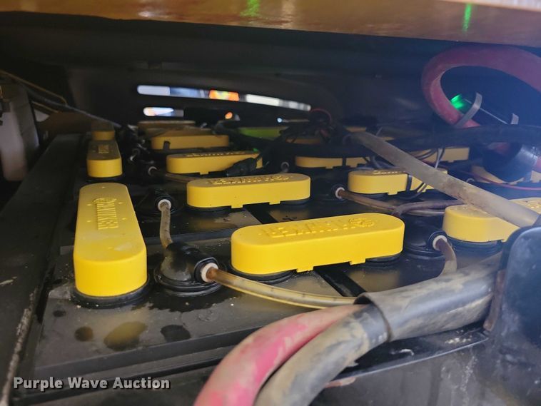 image for item DZ6588 Caterpillar EP4000 forklift