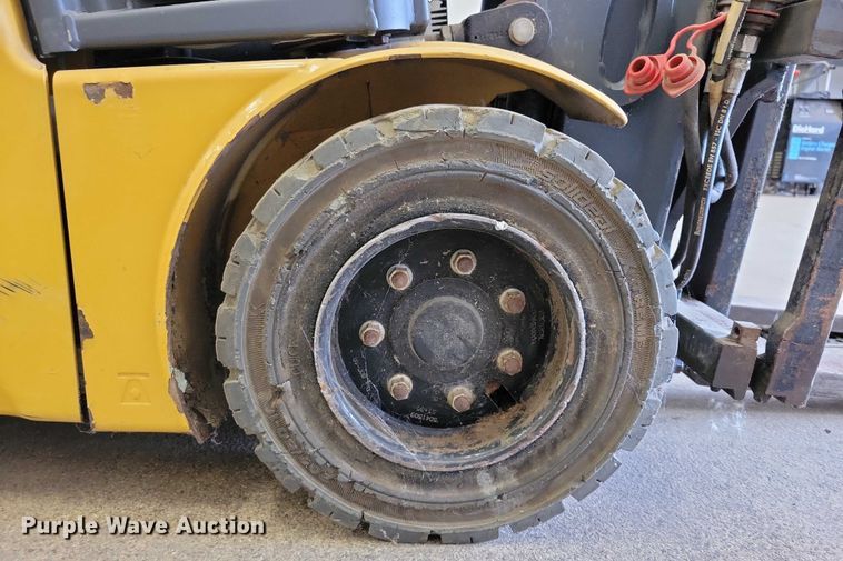 image for item DZ6588 Caterpillar EP4000 forklift