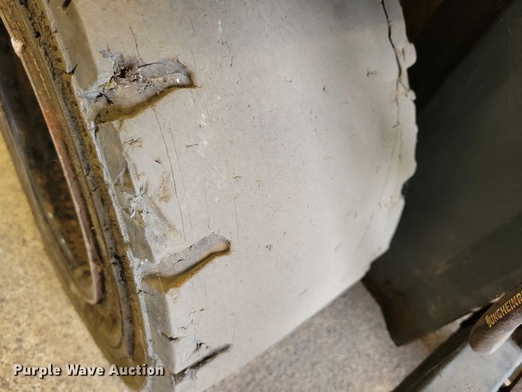 image for item DZ6588 Caterpillar EP4000 forklift