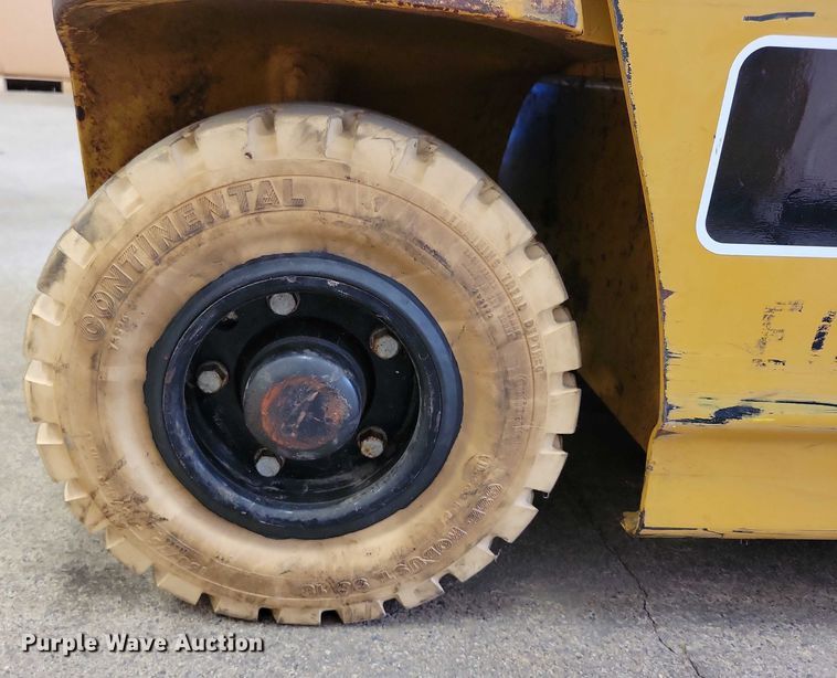 image for item DZ6588 Caterpillar EP4000 forklift