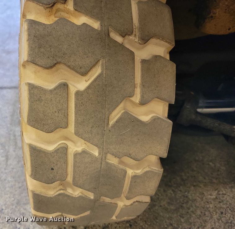 image for item DZ6588 Caterpillar EP4000 forklift