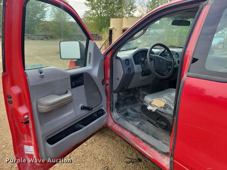 image for item DZ6590 2006 Ford  F150 XL pickup truck