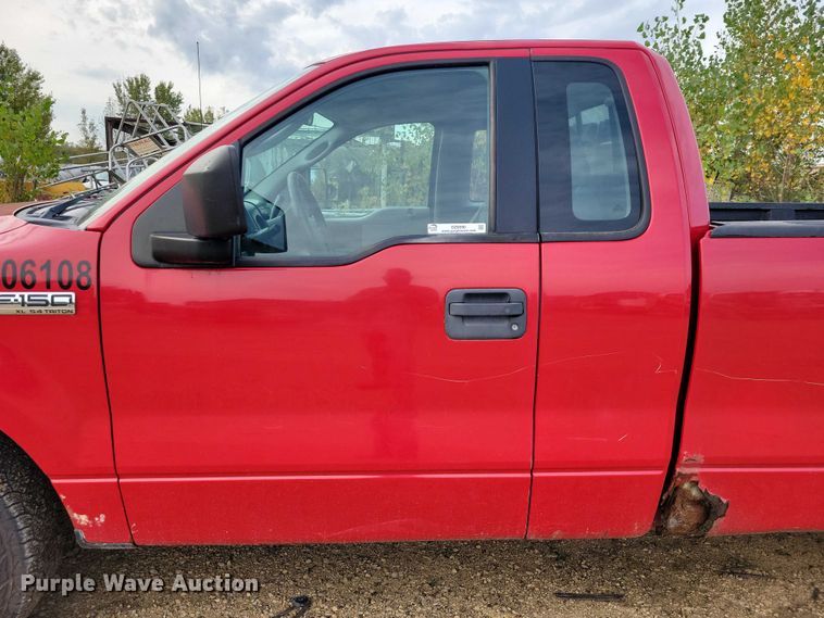 image for item DZ6590 2006 Ford  F150 XL pickup truck