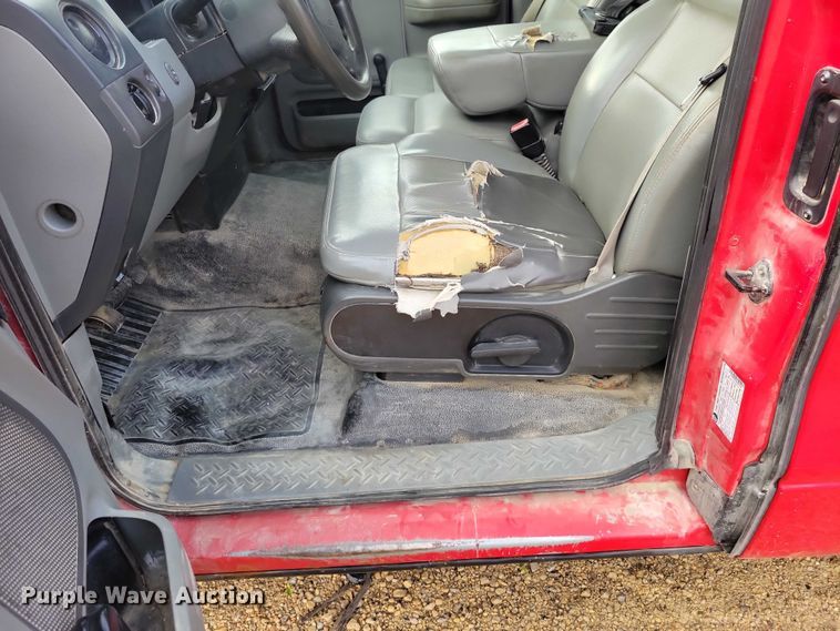 image for item DZ6590 2006 Ford  F150 XL pickup truck