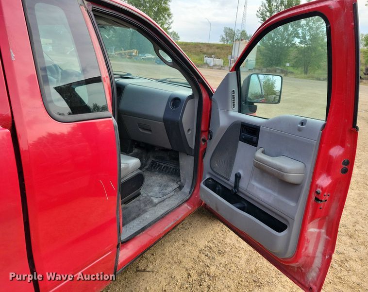 image for item DZ6590 2006 Ford  F150 XL pickup truck